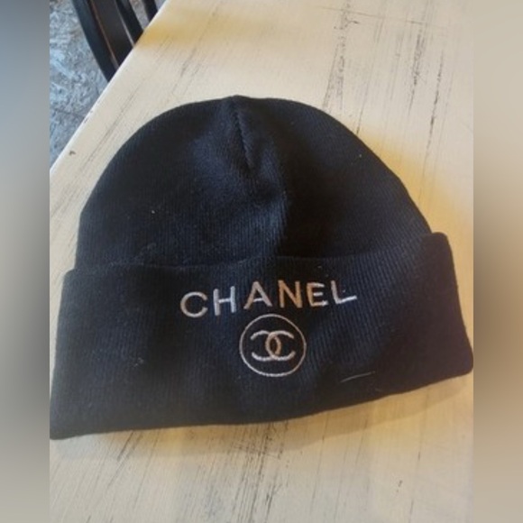 Chanel Black Beanie New Winter Hat with CC Logo - Picture 1 of 1